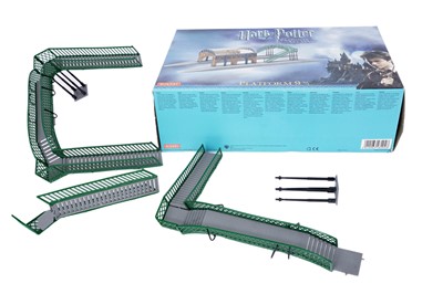 Lot 70 - A collection of Harry Potter related Hornby 00-gauge items