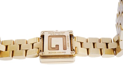 Lot 575 - Gucci: an 18ct yellow gold cased lady's wristwatch