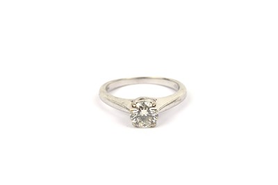 Lot 732 - A solitaire diamond ring