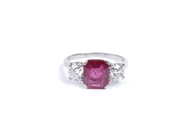 Lot 733 - Cartier, London: a Burmese ruby and diamond ring