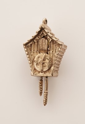 Lot 16 - A 9ct yellow gold cuckoo clock pendant