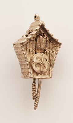 Lot 16 - A 9ct yellow gold cuckoo clock pendant