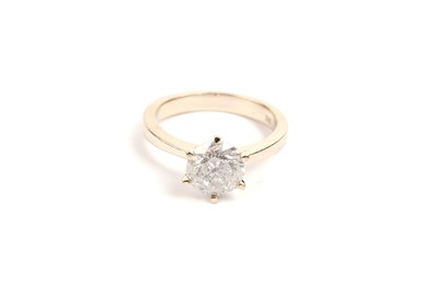 Lot 734 - A solitaire diamond ring