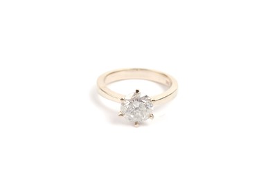 Lot 734 - A solitaire diamond ring