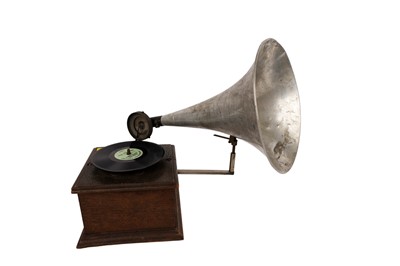 Lot 971 - A small portable Zonophone gramophone