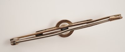 Lot 171 - A selection of brooches