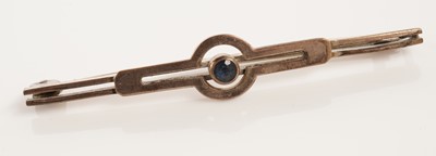 Lot 171 - A selection of brooches