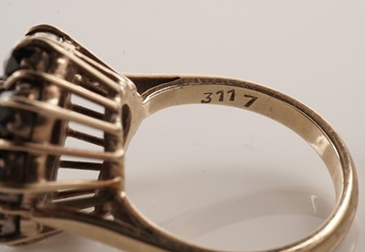 Lot 211 - A selection of gold jewellery