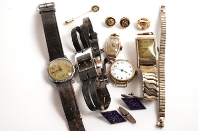 Lot 223 - A selection of wristwatches and collectibles