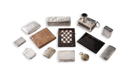 Lot 383 - An assortment of boxes including: a Japanese silver cachou box