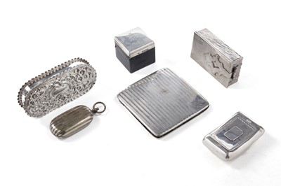 Lot 379 - A selection of boxes and objects of vertu