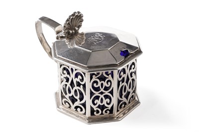 Lot 157 - An early Victorian silver mustard pot