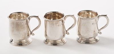 Lot 160 - A George V cased set of six silver tot cups in the form of miniature mugs