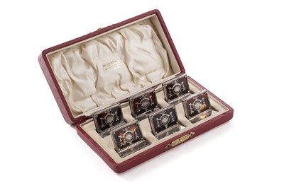 Lot 302 - A George V cased set of six silver mounted and inlaid tortoiseshell place card holders