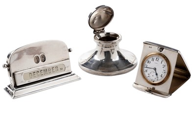 Lot 393 - A George V small silver mounted travelling timepiece; a silver mounted desk calendar; and inkwell