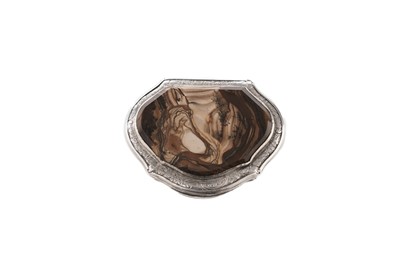 Lot 398 - A George II/III silver snuff box