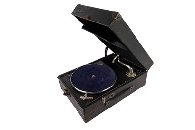 Lot 972 - ﻿A Linguaphone tabletop gramophone