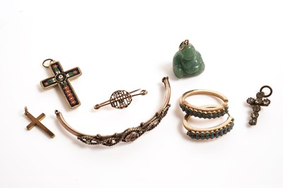 Lot 226 - A selection of gold and costume jewellery