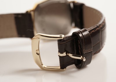 Lot 233 - A Girard Perregaux gilt metal cased quartz wristwatch