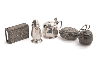 Lot 268 - A selection of small silver wares