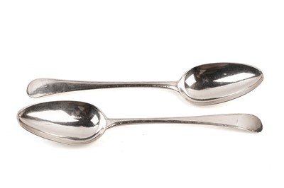 Lot 280 - A pair of Georgian Newcastle silver table spoons