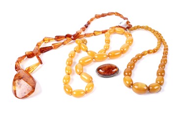 Lot 125 - A reconstituted sun-spangled amber bead necklace; and other jewellery