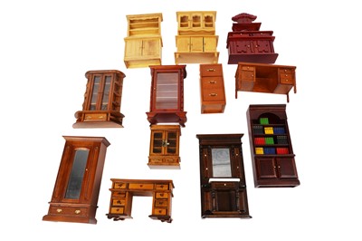 Lot 170 - A collection of modern doll’s house furniture