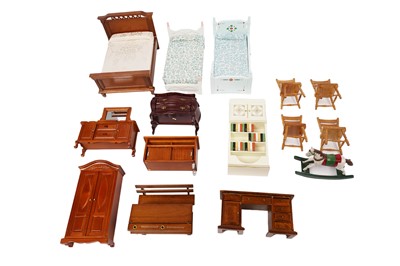 Lot 251 - A collection of modern doll’s house furniture and smalls