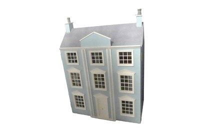 Lot 168 - A modern Georgian style doll’s house