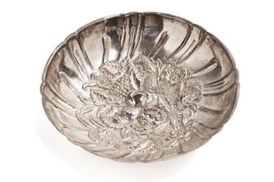 Lot 345 - An American silver berry bowl