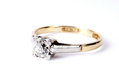 Lot 134 - An old-cut solitaire diamond ring