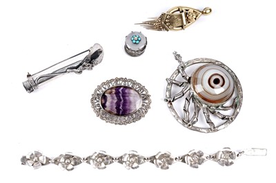 Lot 207 - A selection of silver and costume jewellery