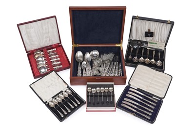 Lot 498 - A selection of early 20th Century and later silver and silver plated cutlery