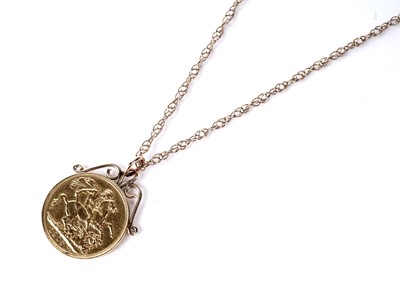 Lot 162 - A George V gold sovereign pendant necklace