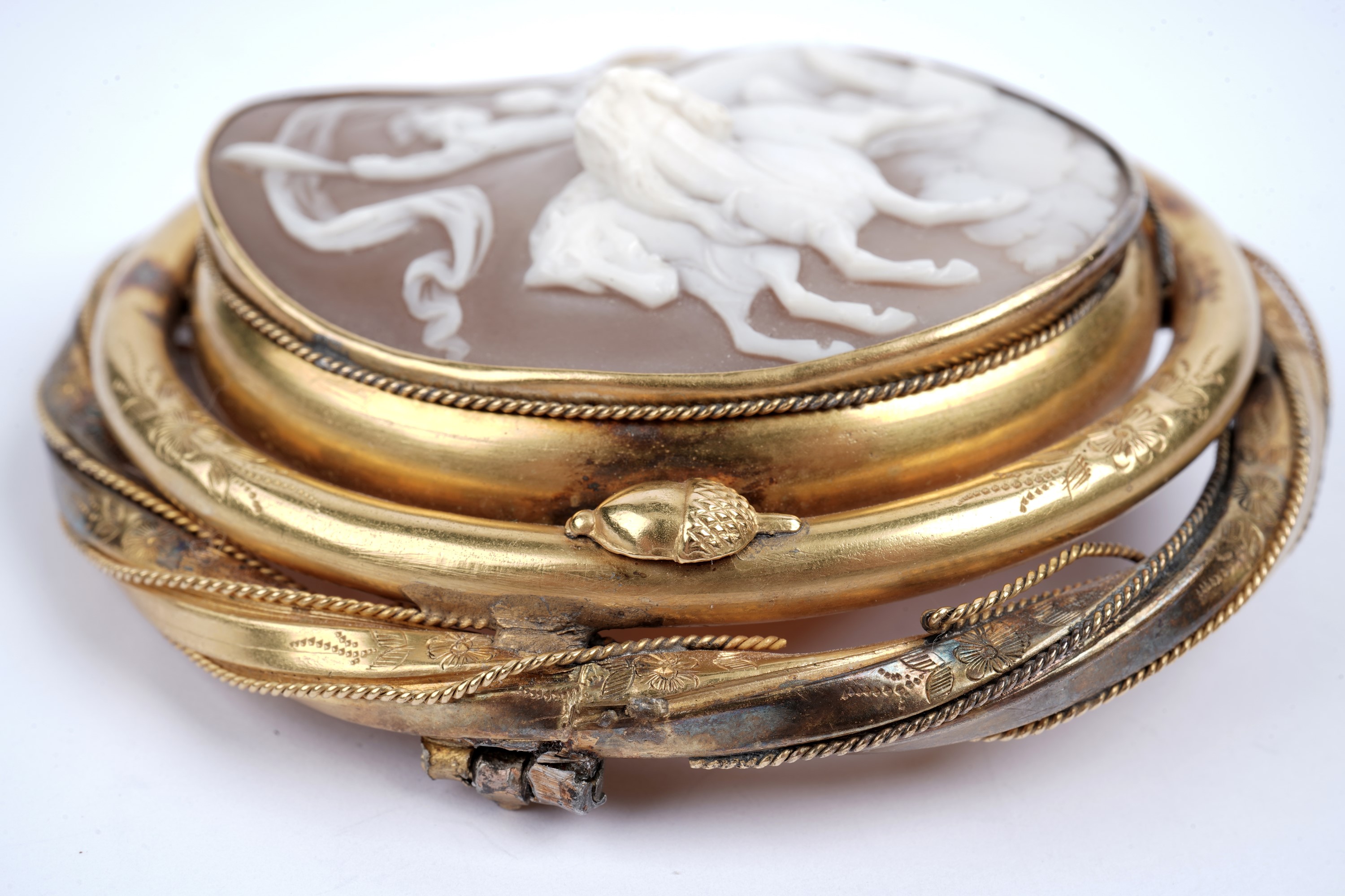 Lot 608 - A Victorian carved shell cameo brooch,