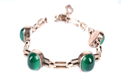 Lot 146 - A greenstone cabochon bracelet