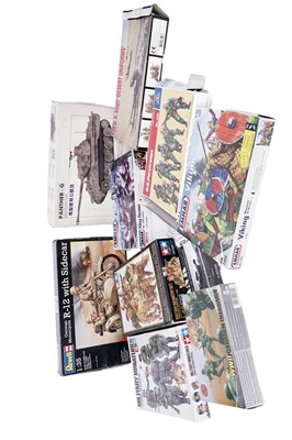 Lot 200 - A collection of nine model kits