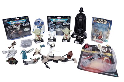 Lot 315 - A selection of Star Wars collectibles