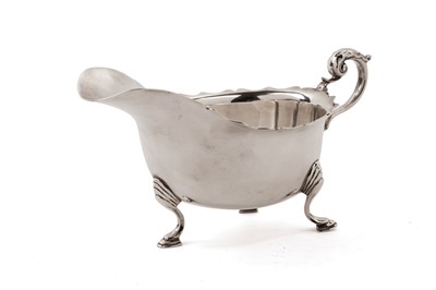 Lot 318 - A 1930s silver sauce boat