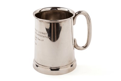 Lot 319 - An Elizabeth II silver tankard by Viner's Ltd