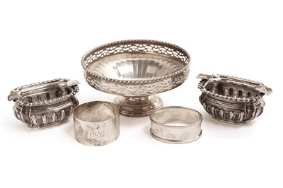 Lot 336 - A selection of silver ware