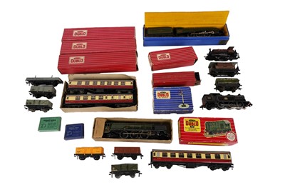 Lot 48 - A selection of 00-gauge model railway