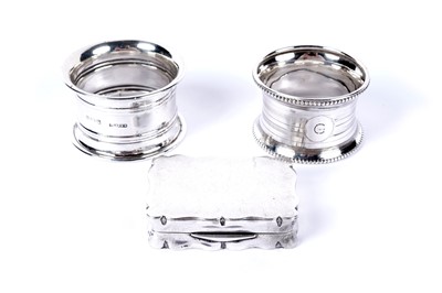 Lot 1037 - A silver snuff box; and napkin rings