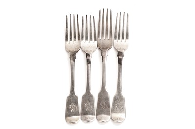 Lot 369 - A harlequin set of Georgian silver table forks