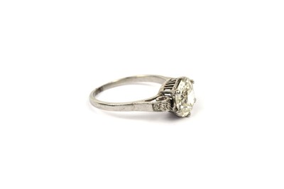 Lot 711 - A single stone diamond ring