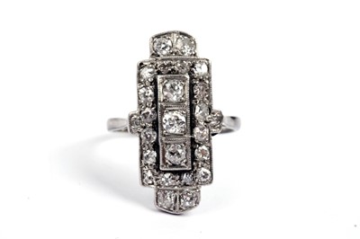 Lot 712 - An Art Deco diamond ring