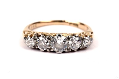 Lot 717 - A Victorian five stone diamond ring