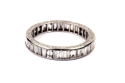 Lot 724 - A diamond eternity ring