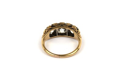 Lot 726 - A Victorian three stone diamond ring