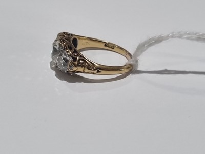 Lot 726 - A Victorian three stone diamond ring